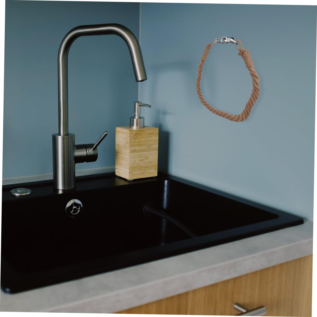 HoliBANNA Retro Toilet Paper Towel Holder with Nautical Rope Decor for Bathroom